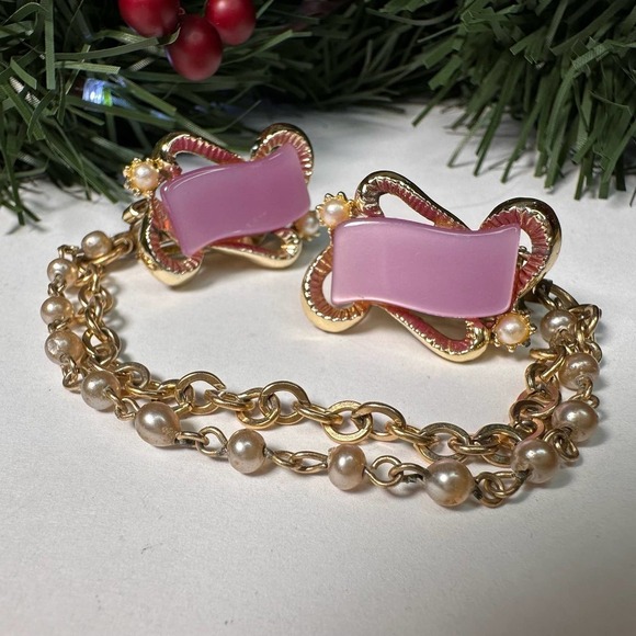 Unbranded Jewelry - Vintage Mid-Century 50s Lavender Lucite + Faux Pearl Chain Sweater Clip